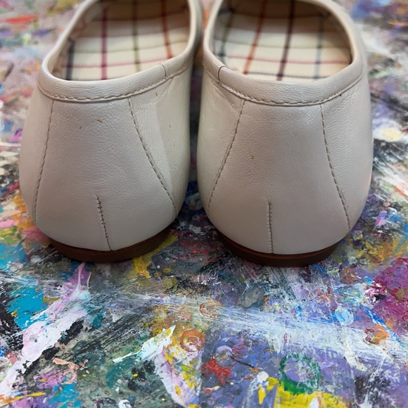 COACH Leona Cream Flats with gold hardware 6B - Picture 4 of 8